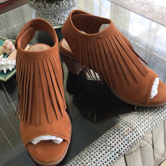 Fringe Boho Western Block Heel Faux Suede Shoes Size 6 EUC - Picture 2 of 9